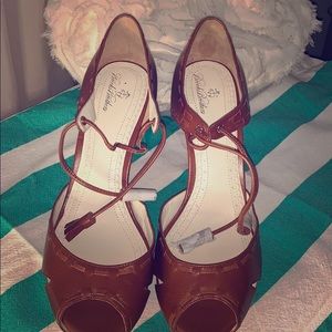 Beautiful Camel Brooks Brother Sandle